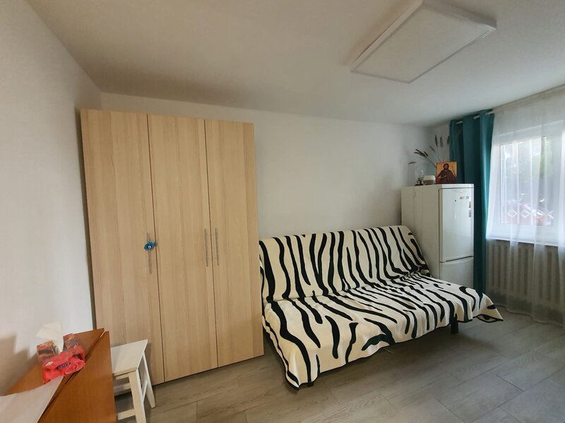 Piata Alba Iulia, adiacent, Strada Moise Nicoara, parter.