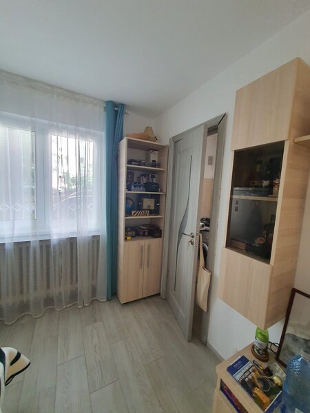 Piata Alba Iulia, adiacent, Strada Moise Nicoara, parter.