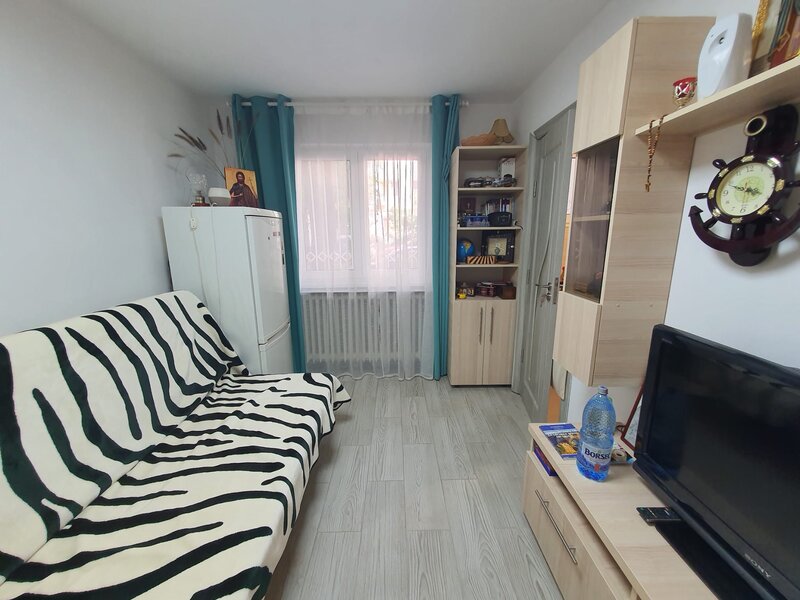 Piata Alba Iulia, adiacent, Strada Moise Nicoara, parter.