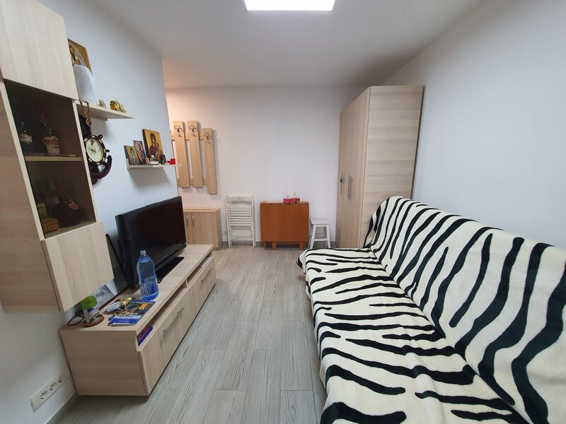 Piata Alba Iulia, adiacent, Strada Moise Nicoara, parter.